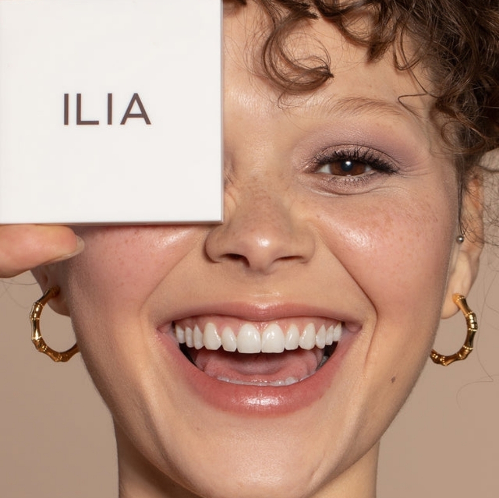 Cool Nude ILIA Necessary Eyeshadow Palette Neutral Plum Shades Brand New In Box - Picture 6 of 10